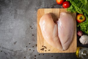 Prijs pluimveevlees consument blijft hoog, lage prijzen voor de industrie