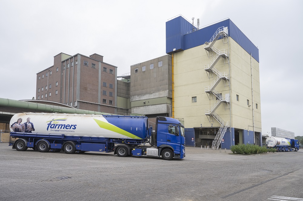 ForFarmers neemt UniQrack-productielijn pluimveevoer Heijen in gebruik